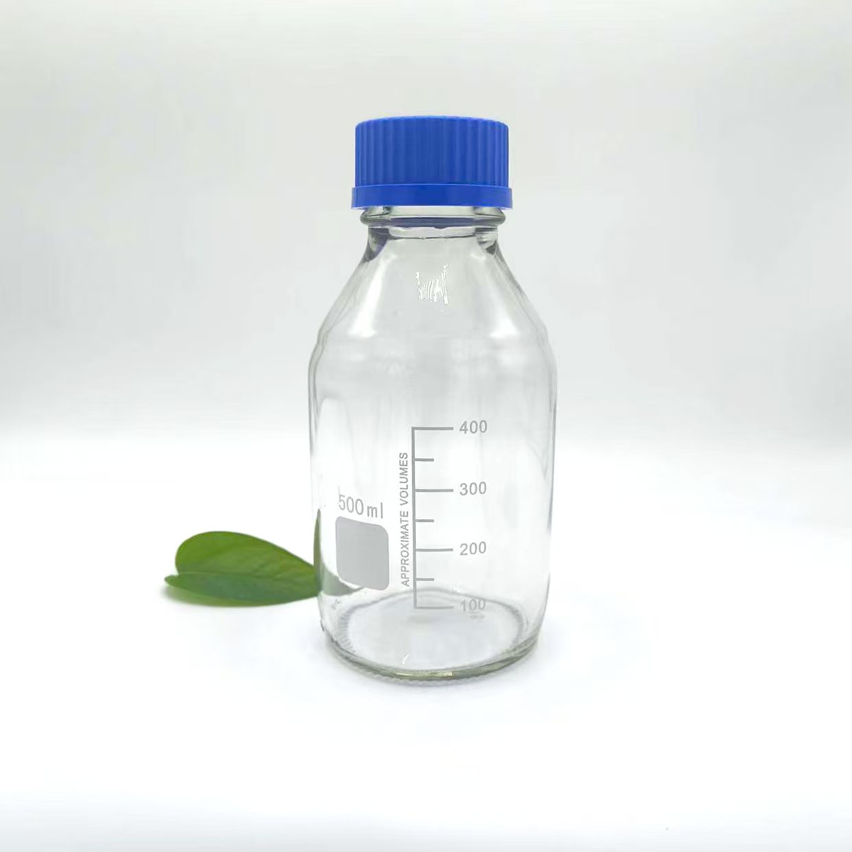 How to solve the challenge of laboratory storage safety? Compo provides the perfect answer with its innovative glass reagent bottles. How to solve the challenge of laboratory storage safety? Compo provides the perfect answer with its innovative glass reagent bottles.